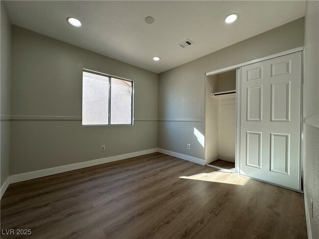 Building Photo - 6987 Wineberry Dr