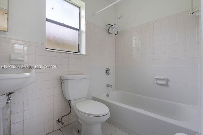 Foto del edificio - 805 NW 3rd Ave
