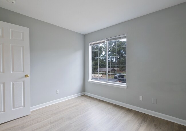 Building Photo - 524 University Place