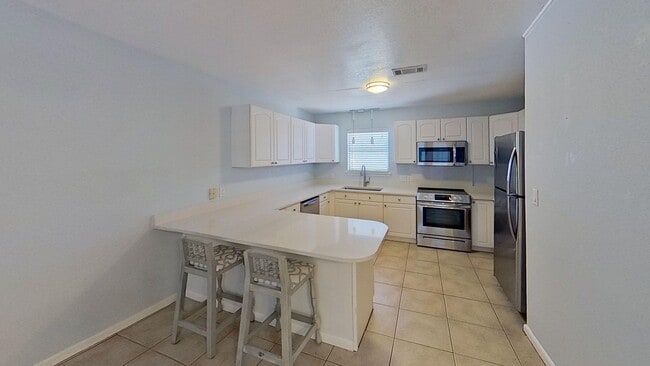 Building Photo - 181 Maple St