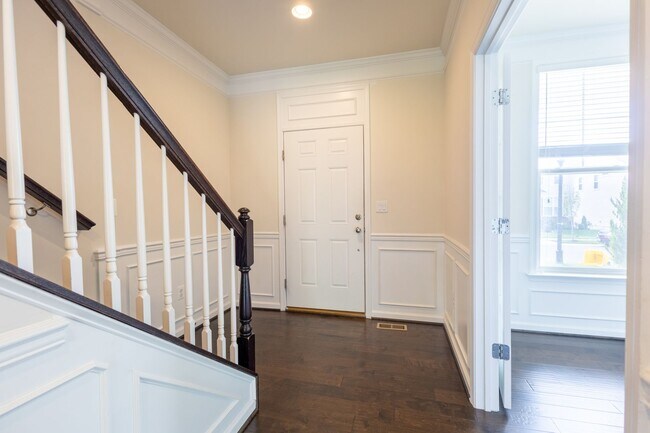 Building Photo - Beautiful 4 BR/3.5 BA Single-Family Home i...