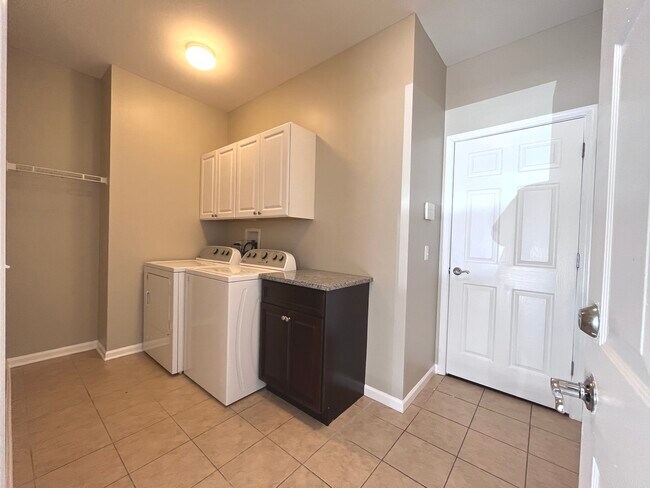 Building Photo - 6384 Cunningham Ct