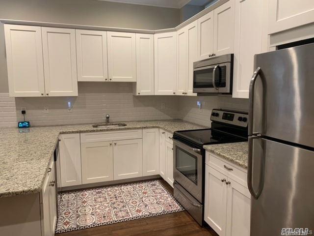 Foto del edificio - 2-2F Stewart Ave