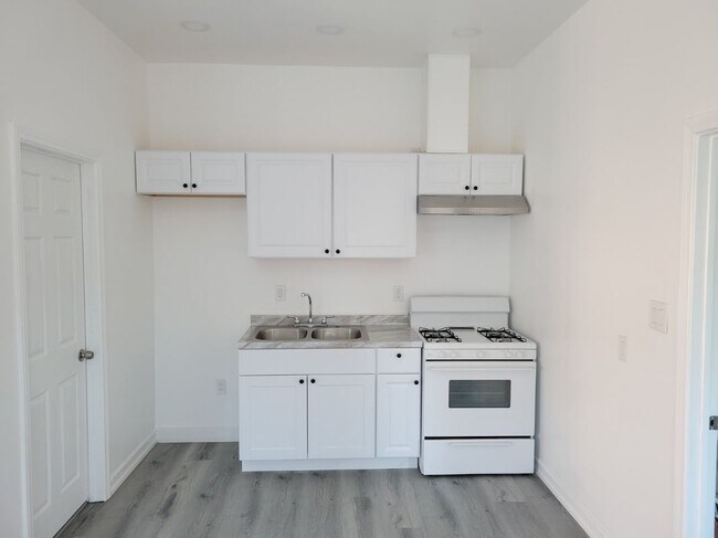 Foto del edificio - 713 3/4-714 57th St