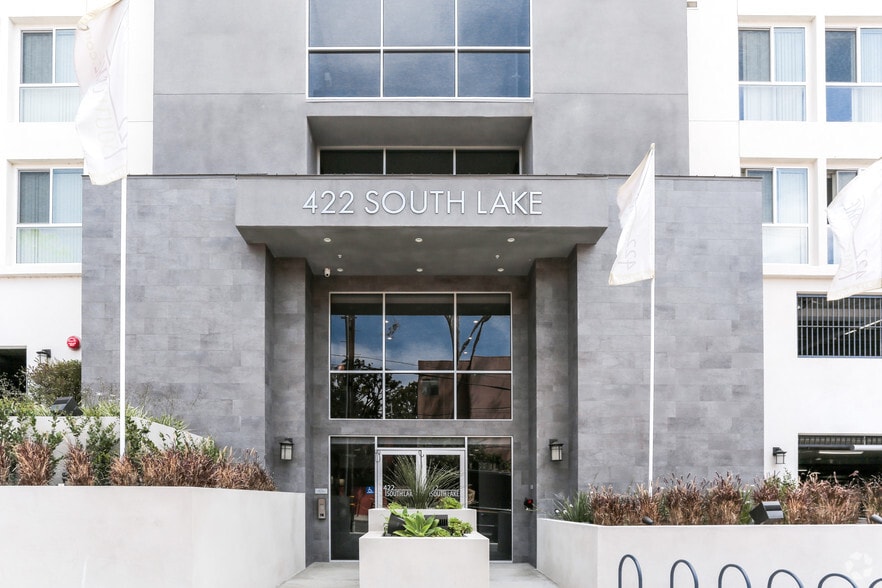 422 South Lake