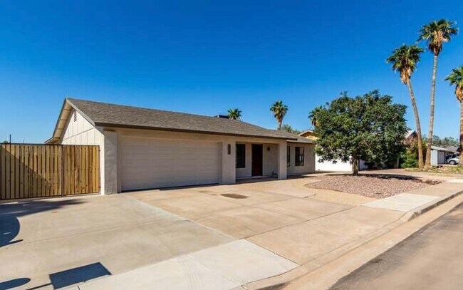 Foto del edificio - 2958 S El Paradiso