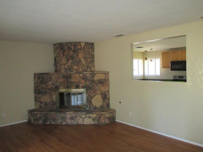 Foto del edificio - 42375 Thornton Ave