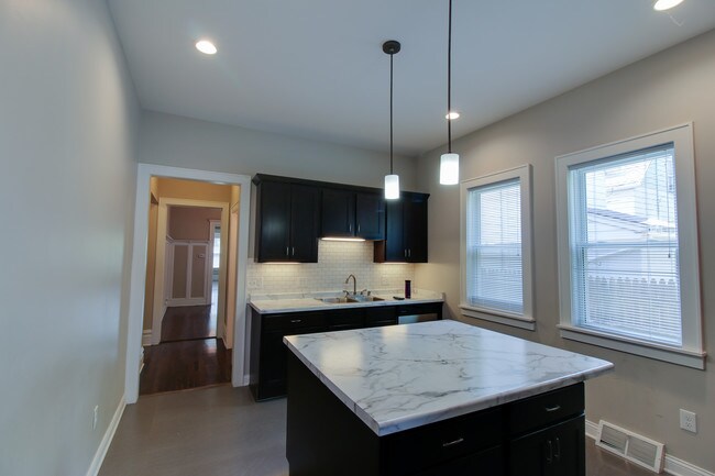 Cocina - 1937 N Bartlett Ave