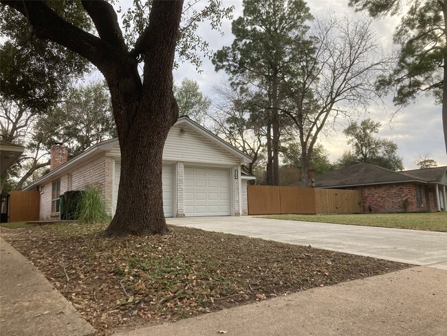 Building Photo - 7219 Shady Arbor Ln