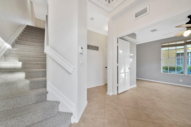 Building Photo - 1411 W Wickham Cir