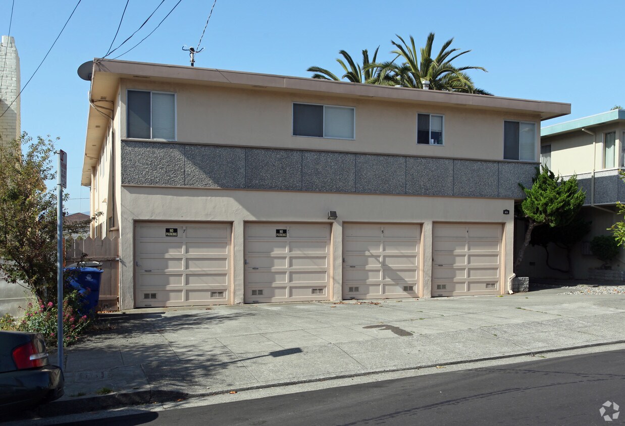 Primary Photo - 323 California Ave