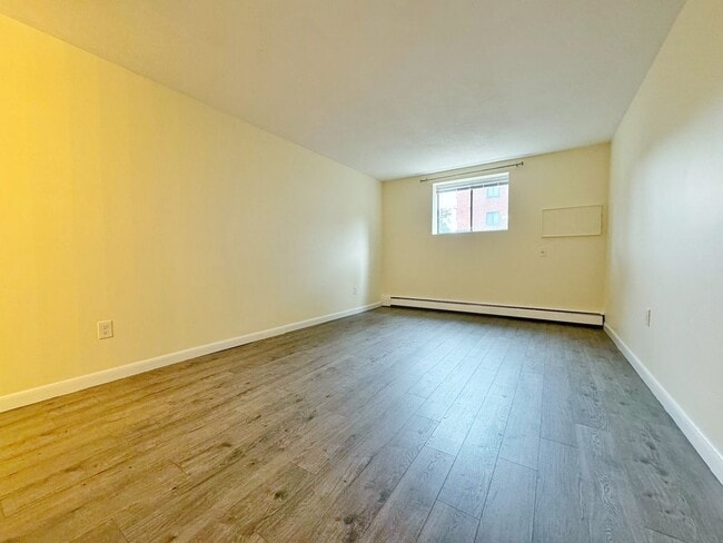 Foto del edificio - Luxury 2 bed condo includes Heat, hot wate...