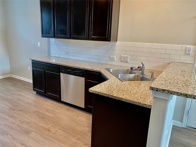 Foto del edificio - 516 E Slaughter Ln