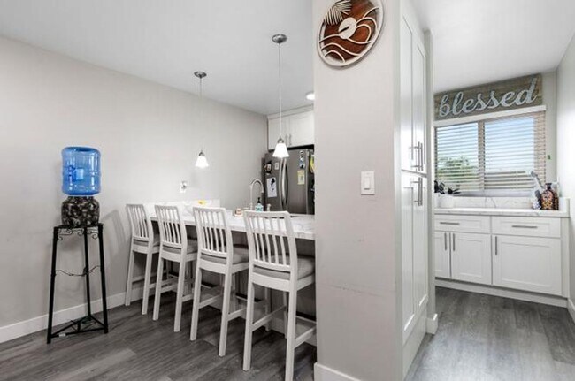 Building Photo - 2 BED/2 BATH CONDO IN THE HEART OF CLAIREMONT