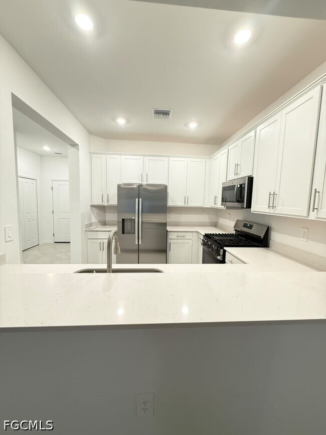 Foto del edificio - 14844 Bluewater Rd