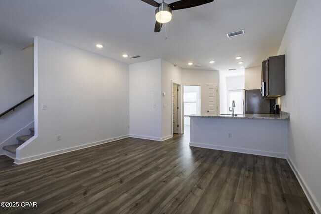 Foto del edificio - 5860 Tyndall Pkwy