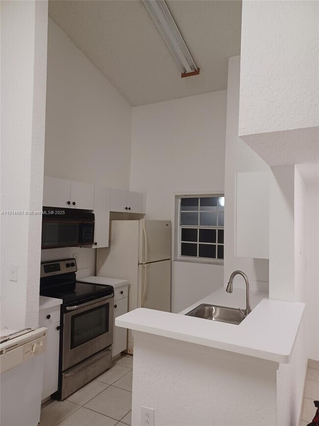 Foto del edificio - 2803 N Oakland Forest Dr