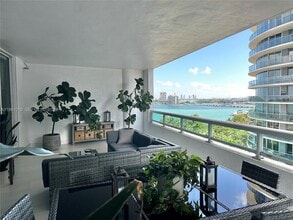 Building Photo - 1800 N Bayshore Dr