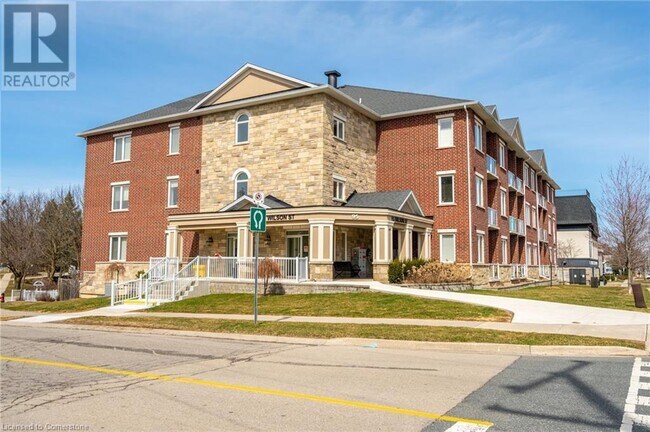 Photo du bâtiment - 95 Wilson St W