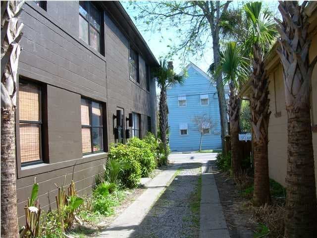 Building Photo - 219 Coming St