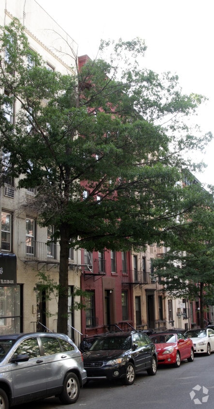 Foto del edificio - 223 E 89th St