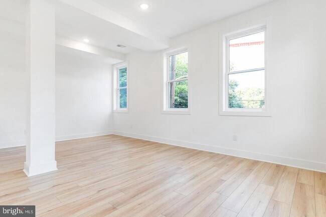 Foto del edificio - 2100 N Hancock St