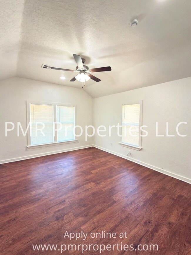 Building Photo - 1512 SW 8th St