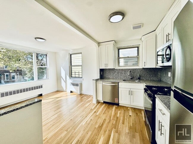 Building Photo - Newly Renovated 2 bedroom apartment spanni...