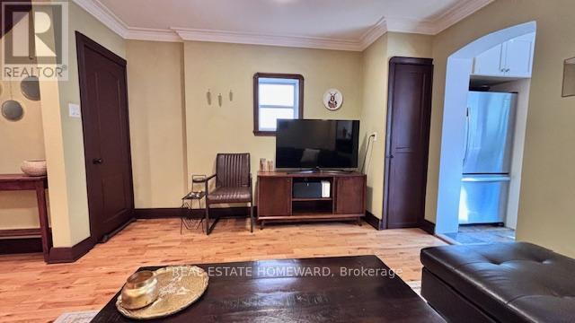 Building Photo - 457 Mortimer Ave