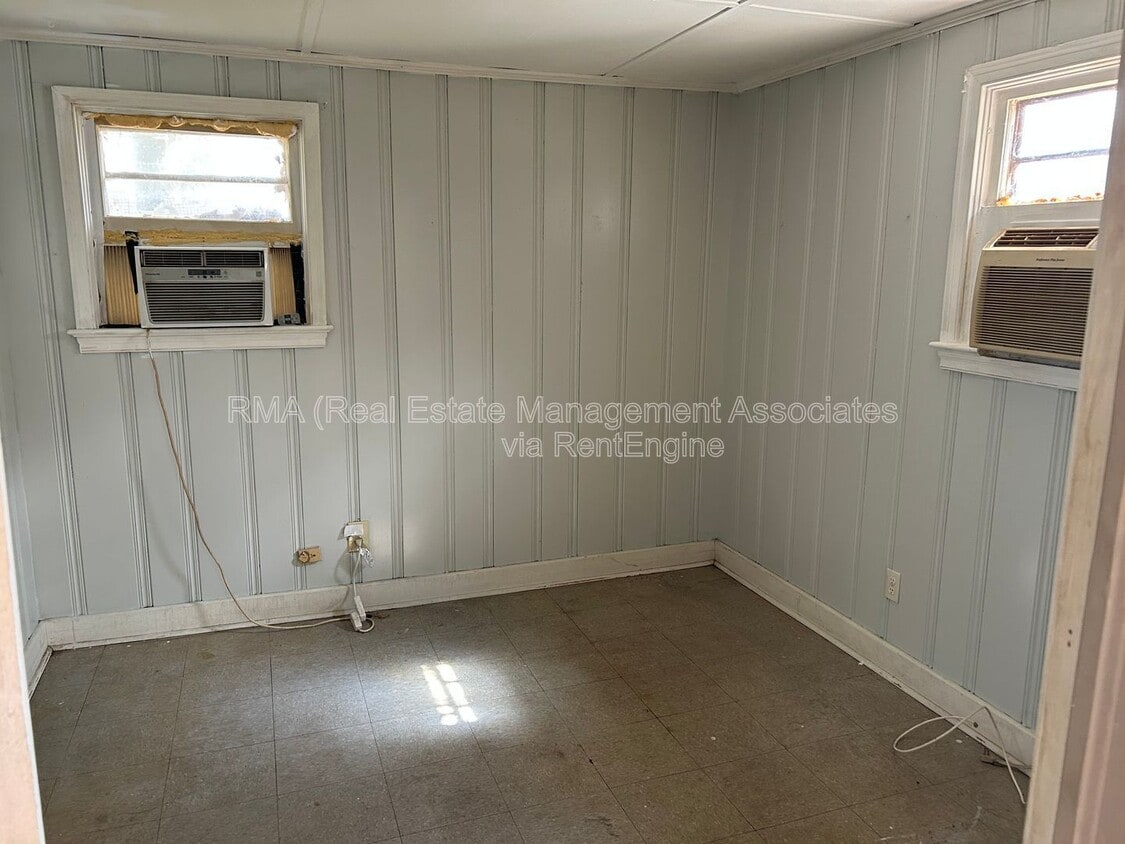 Building Photo - 125 E Chappell St