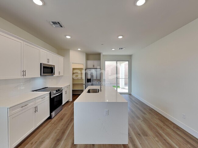 Building Photo - 541 Sacred Lotus Pl