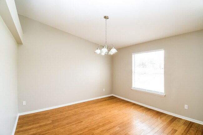 Building Photo - 3016 Golden Pond Blvd