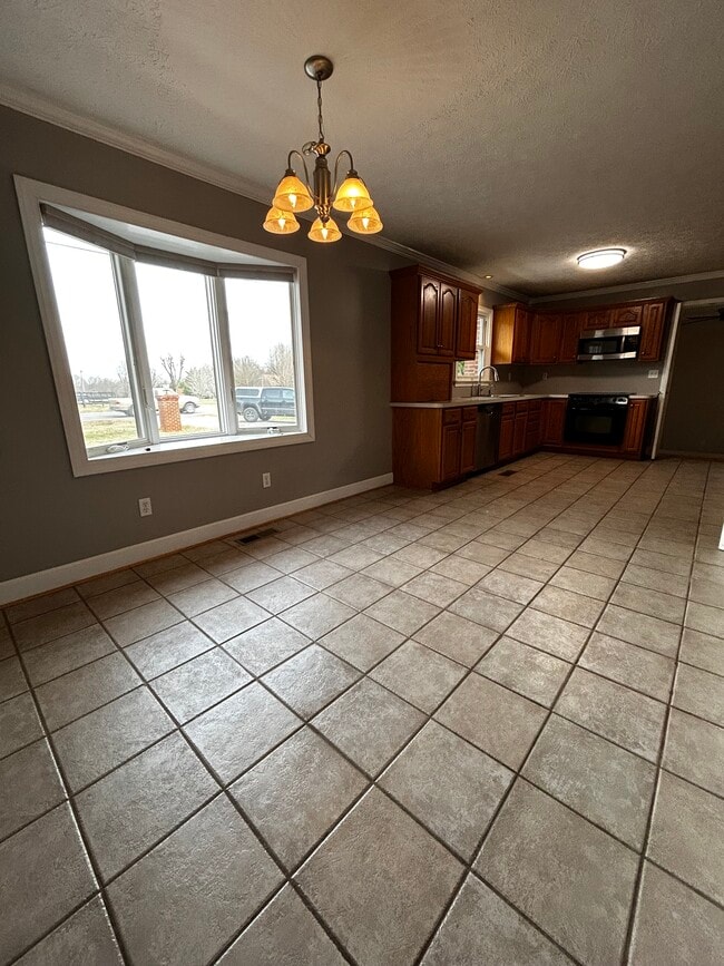 Building Photo - 6705 Everett Rd