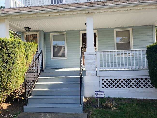 Foto del edificio - 14208 Kingsford Ave