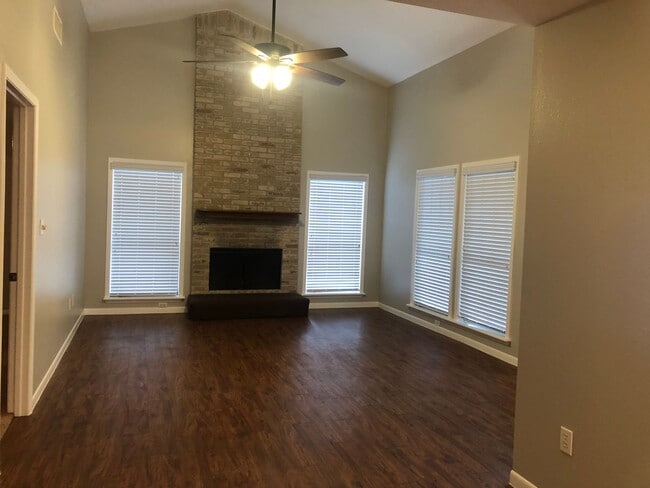 Building Photo - 109 Chama Dr