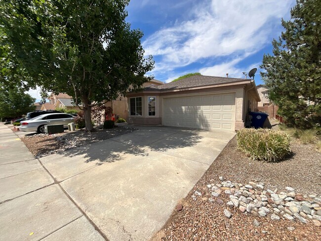 Building Photo - 3 Bedroom + Office  Home Available Near Pa...
