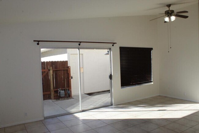 Foto del edificio - One Story end unit condo 2 Br/1 Ba - Beaco...
