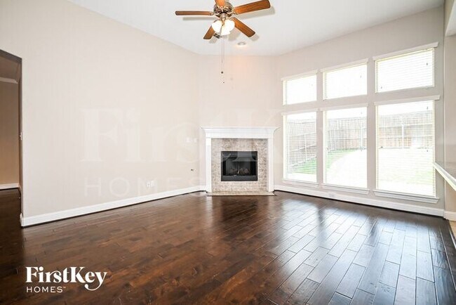 Building Photo - 2921 Regents Park Ln