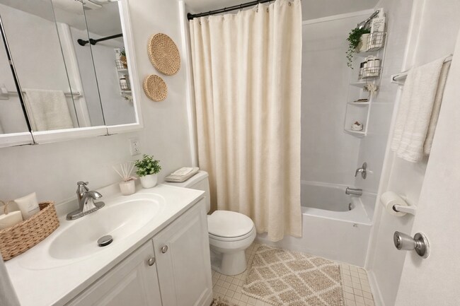 Foto del edificio - True 1 Bedroom Overlooking Doak Campbell