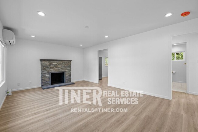 Building Photo - 7878 Orange Ave