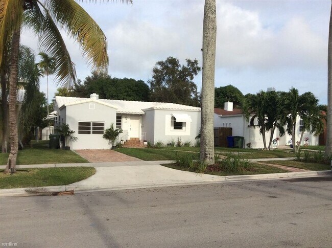 Front view of home - 601 SW 23rd Rd