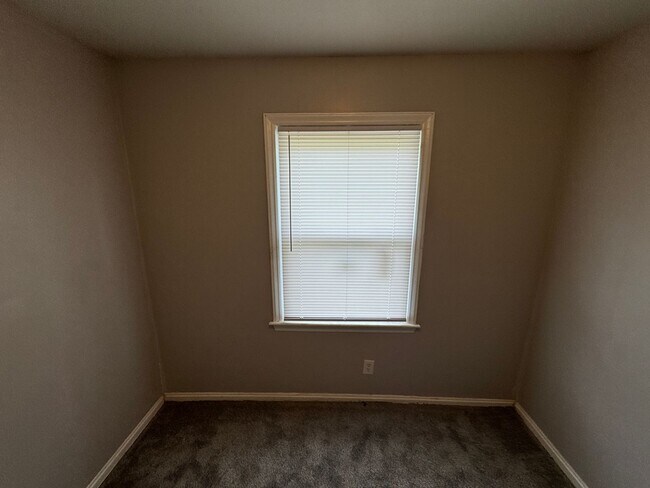 Building Photo - One Month Free Rent with 2 Year Lease! Ren...