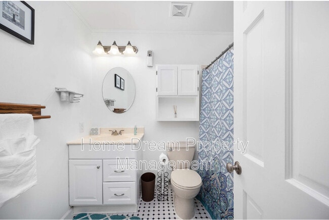 Building Photo - 11 Endicott Ln