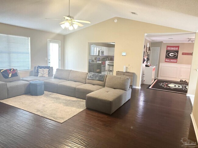 Foto del edificio - 7372 Peterson Ln