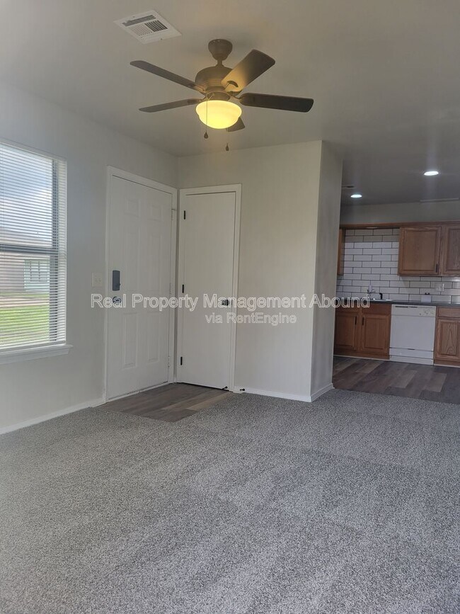 Building Photo - 101 E Broadway St