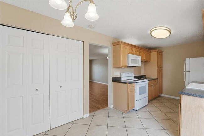 Building Photo - 1645 Sandy Point Square