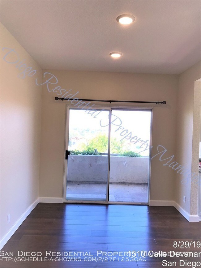 Foto del edificio - Gorgeous Lake View Condo in Lake San Marcos!