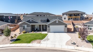 Building Photo - 2094 W Hawk Dr