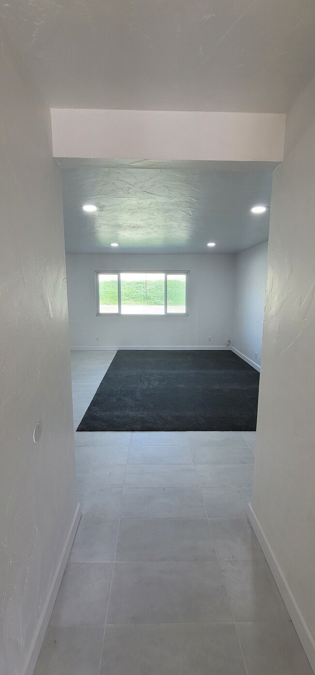 Living room - 2176 E Amanda St