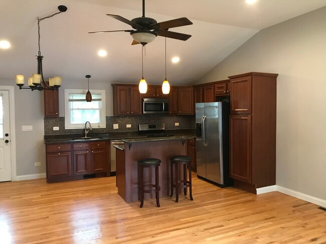 Building Photo - 208 Bernard Dr